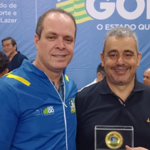 Gestor de Finanas e Controle  homenageado por contribuio  eficincia dos projetos esportivos da SEEL