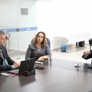 Presidente do SindGESTOR apresenta proposta do novo PCR  direo da AGR