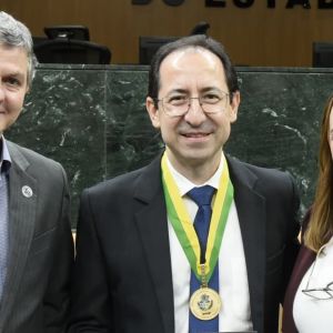 Gestor governamental e presidente da Goi�sFomento, Rivael Aguiar Pereira recebe Medalha do M�rito Legislativo