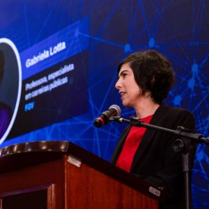 No Congresso de Gesto Governamental, Gabriela Lotta aborda impactos da IA nas carreiras pblicas